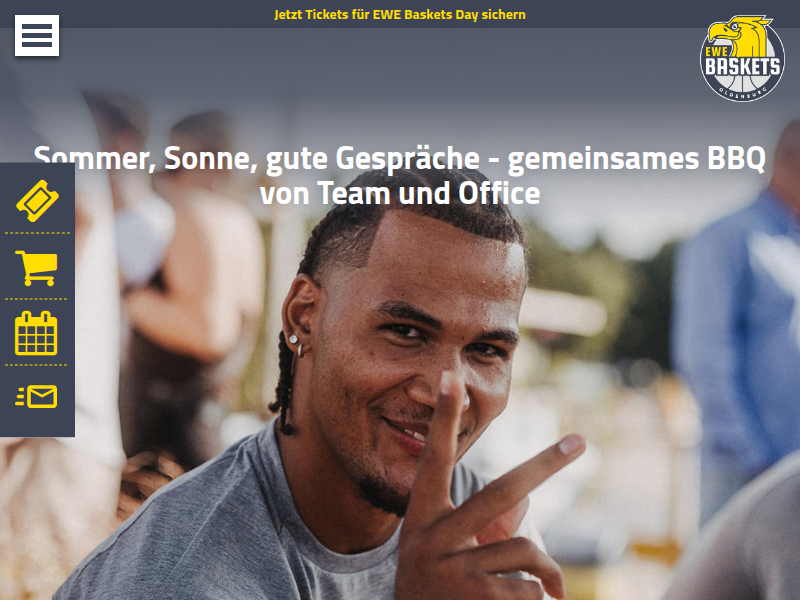 EWE Baskets Oldenburg - News - 900 Jahre Westerstede: Rickey trägt sich ins Goldene Buch der Stadt ein
