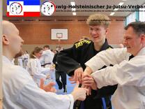 Selbstverteidigungskurs zum Weltfrauentag: Ernstes Thema in lockerer Atmosphäre –